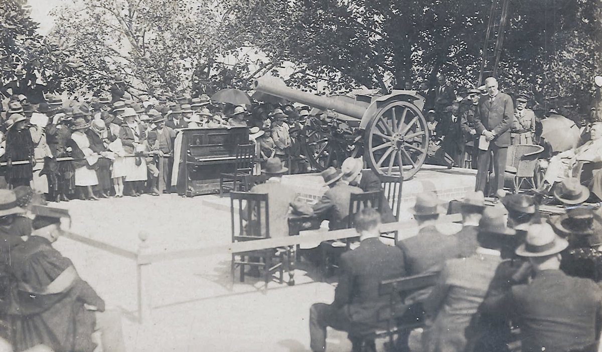 Dedication of the gun by the Governor General of Australia, Lord Forster, on 11 August 1921.